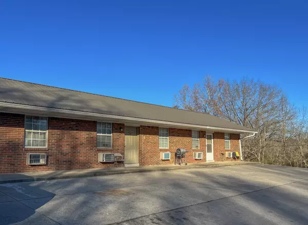 Clarksville, TN 37042,101 Walnut St #17