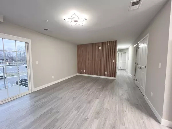 Clarksville, TN 37042,543 Peachers Mill Rd #203