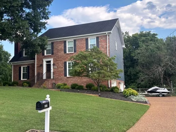 105 Meadow Ln, Hendersonville, TN 37075