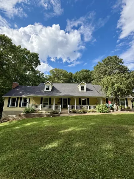 2290 Grandview Dr #W, Lawrenceburg, TN 38464