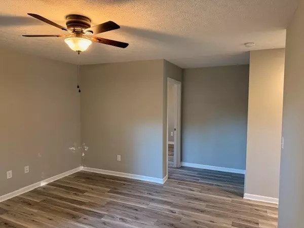 Tullahoma, TN 37388,405 S High St