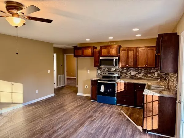 Tullahoma, TN 37388,403 S High St