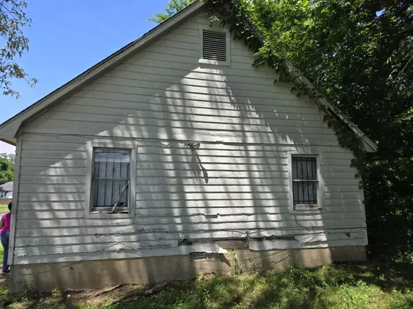 Memphis, TN 38106,615 E Trigg Ave