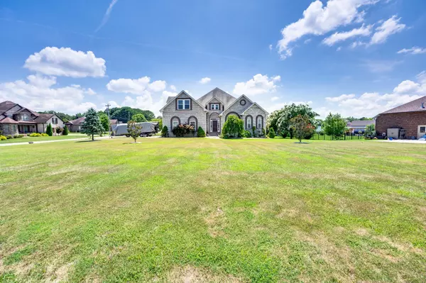 Greenbrier, TN 37073,2114 London Ln