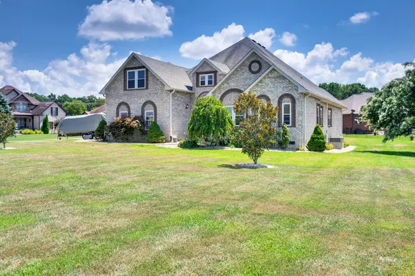 2114 London Ln, Greenbrier, TN 37073