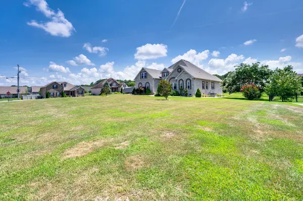 Greenbrier, TN 37073,2114 London Ln