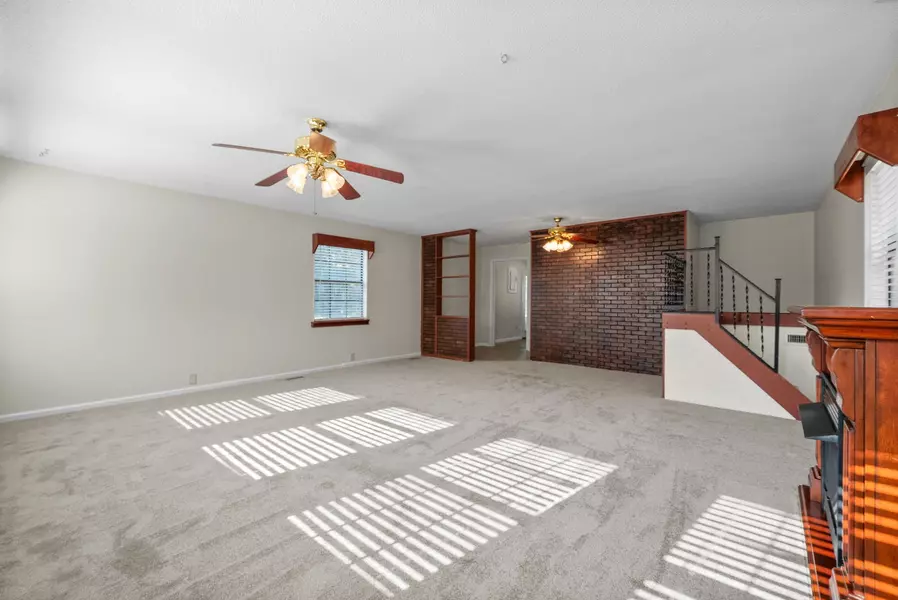 511 Main St, Cumberland City, TN 37050