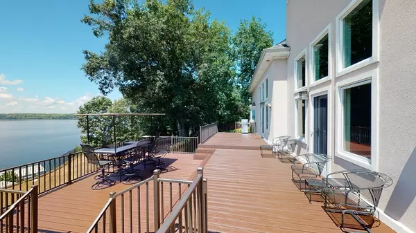 Big Sandy, TN 38221,390 Branch Loop Rd