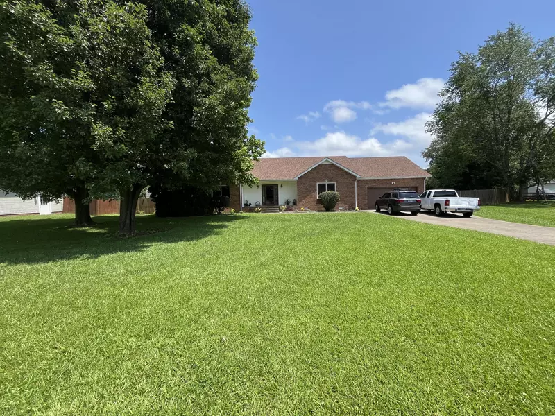 2758 Shepherds Ct, Woodlawn, TN 37191