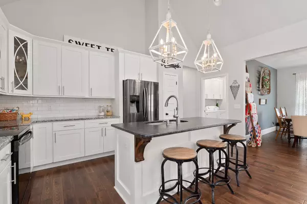 Smithville, TN 37166,713 S College St