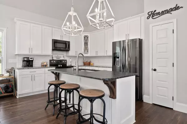 Smithville, TN 37166,713 S College St