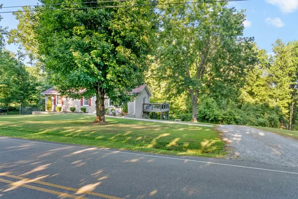 Chapmansboro, TN 37035,1001 Issac Clifton Rd