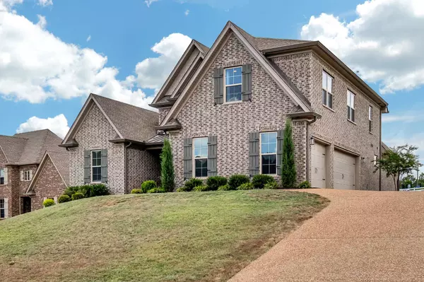 Hendersonville, TN 37075,967 Luxborough Dr