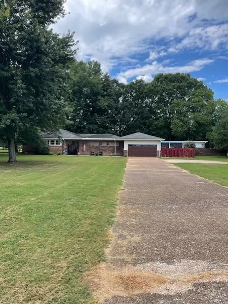 111 Grandview Dr, Lawrenceburg, TN 38464