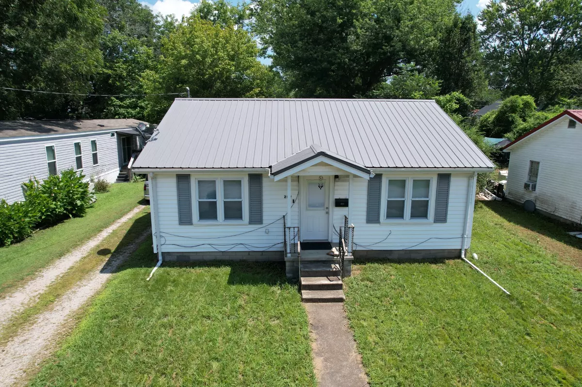 Hohenwald, TN 38462,209 N Pine St