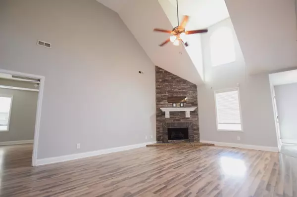 Clarksville, TN 37042,565 Falkland Cir