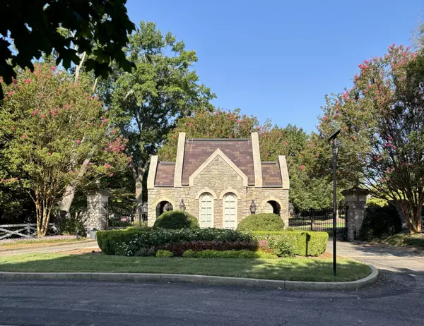 Nashville, TN 37205,5042 Hill Place Dr