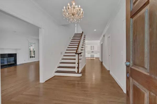 Nashville, TN 37215,503 Belgrave Park