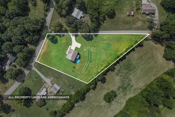 Cunningham, TN 37052,1000 Gwen Ln
