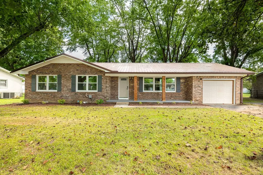 709 7th St, Lawrenceburg, TN 38464