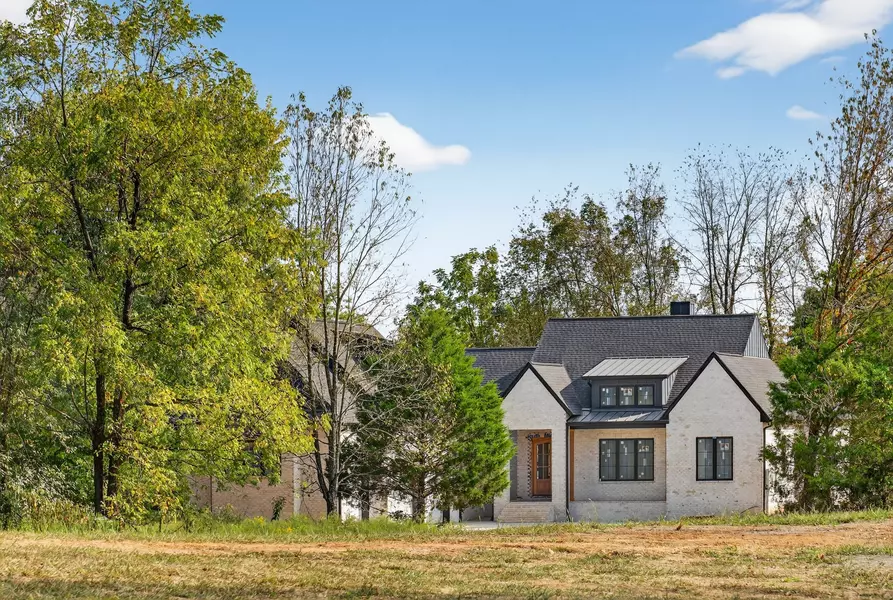 116 Bradley Ln, Cottontown, TN 37048