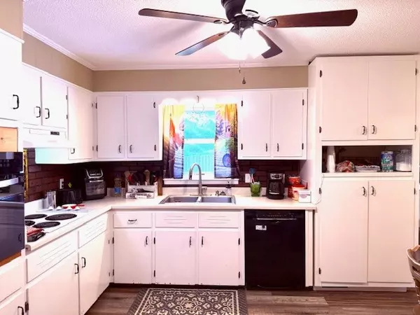 Flintville, TN 37335,714 Howell Hill Rd