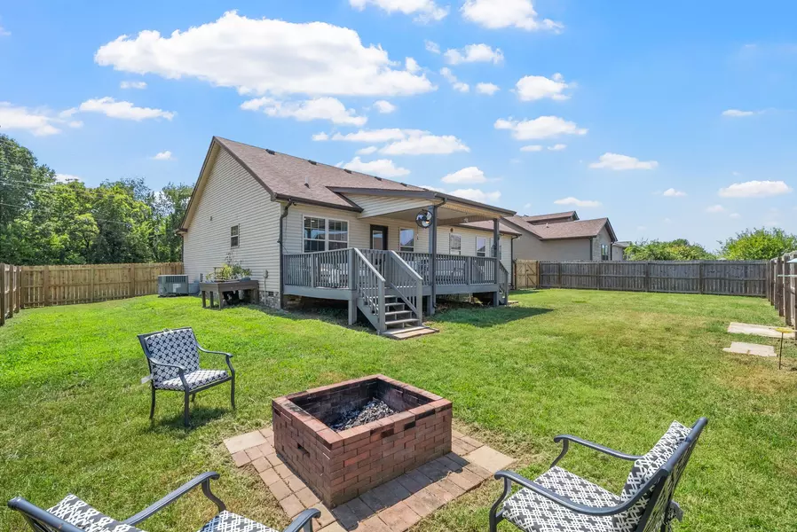 206 Azalea Dr, Oak Grove, KY 42262