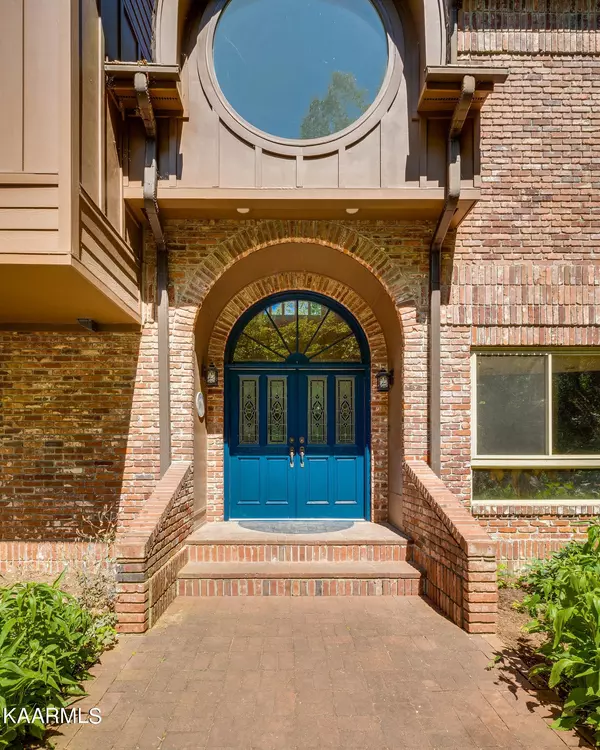 Oak Ridge, TN 37830,100 Windgate Place