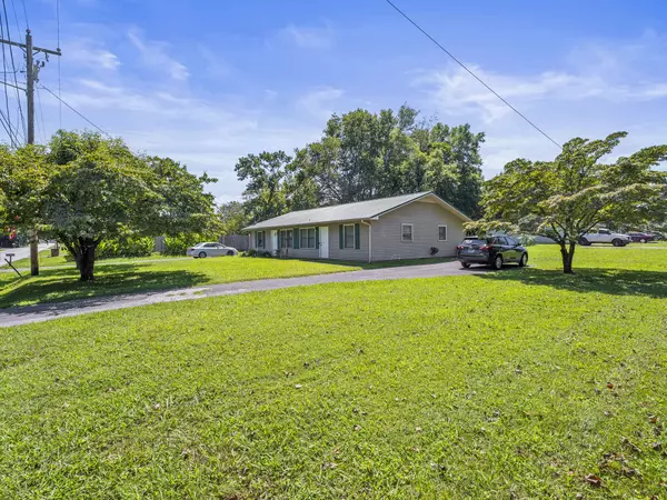 909 Cumberland St, Decherd, TN 37324