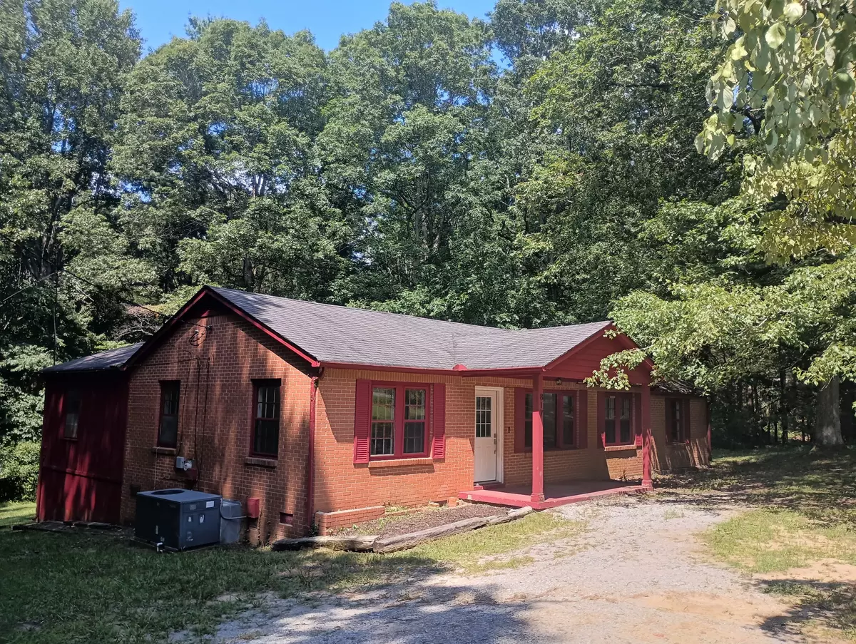 Sewanee, TN 37375,817 Lake Odonnell Rd