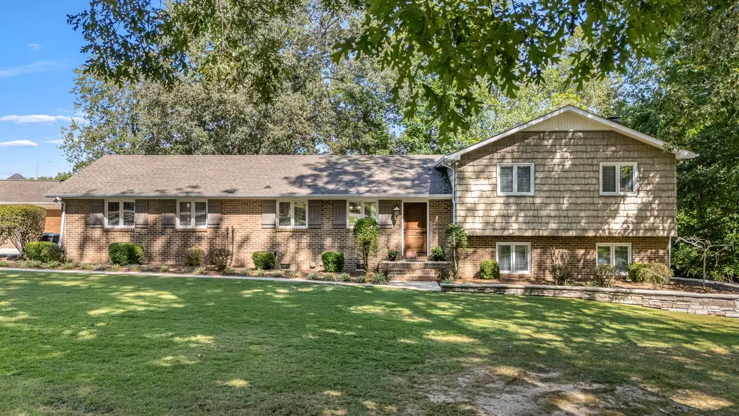 1922 Country Club Dr, Tullahoma, TN 37388