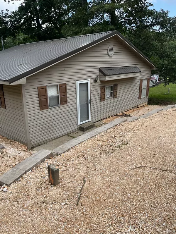 Springville, TN 38256,101 Oakleaf Ln
