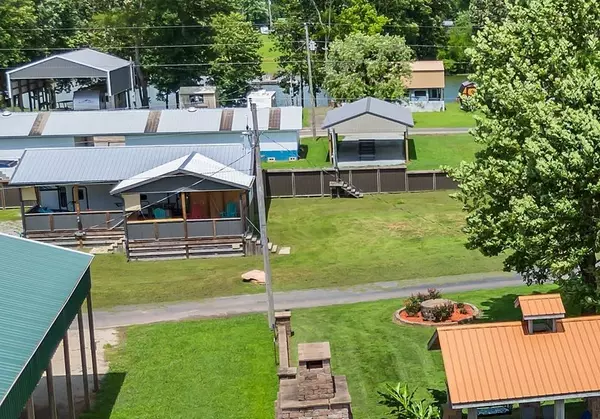 Clifton, TN 38425,628 River Rd