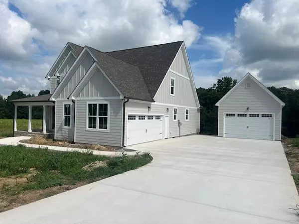 102 Summer Lake Ct, Winchester, TN 37398