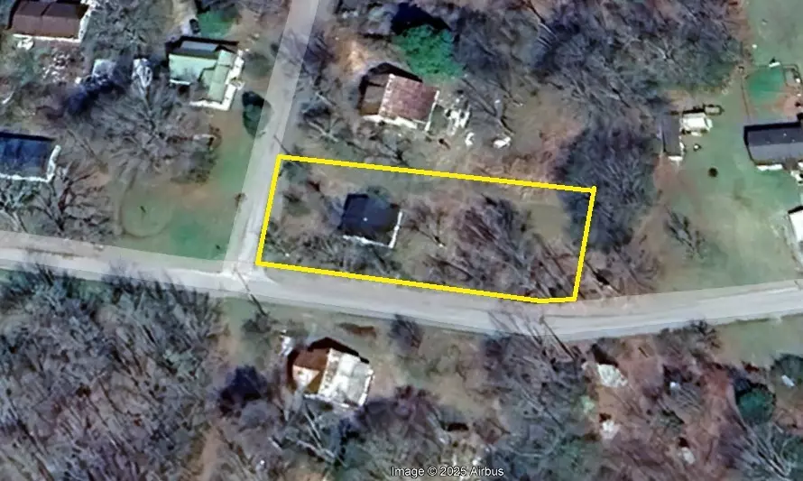 10 Holcomb St, Hollow Rock, TN 38342