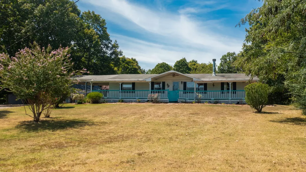 1112 Twin Creek Rd, Charlotte, TN 37036