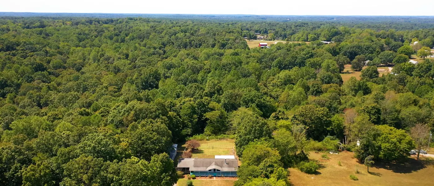 1112 Twin Creek Rd, Charlotte, TN 37036