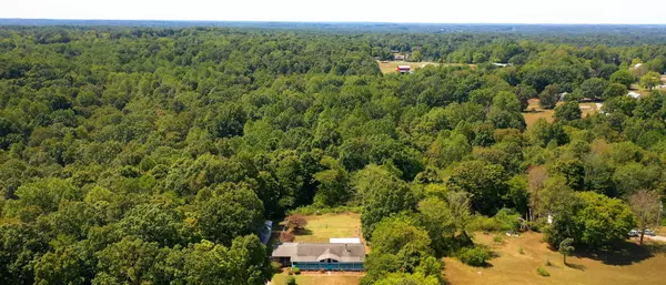 1112 Twin Creek Rd, Charlotte, TN 37036