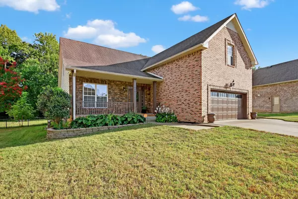 Clarksville, TN 37043,966 Willow Cir