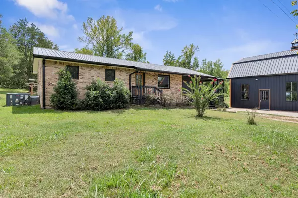 Lobelville, TN 37097,2006 Highway 438 #E