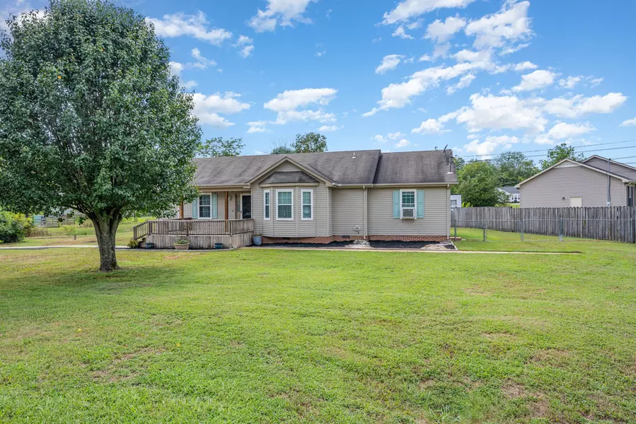 1329 Amberwood Ct, Lewisburg, TN 37091