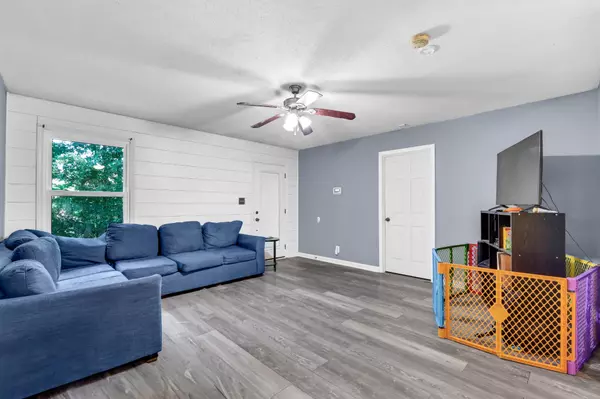 Clarksville, TN 37042,215 Bob White Dr