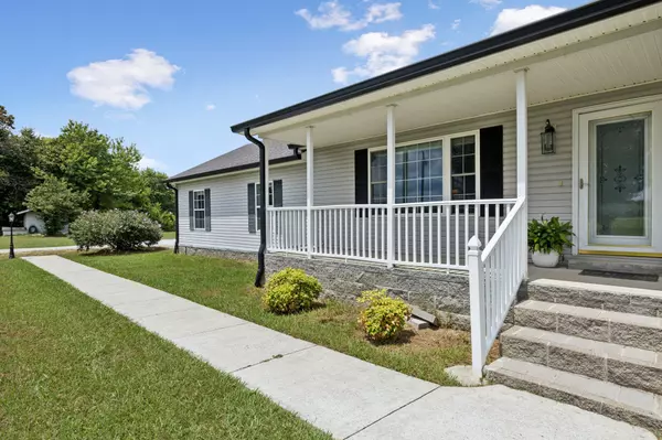 676 Riddle Rd, Manchester, TN 37355