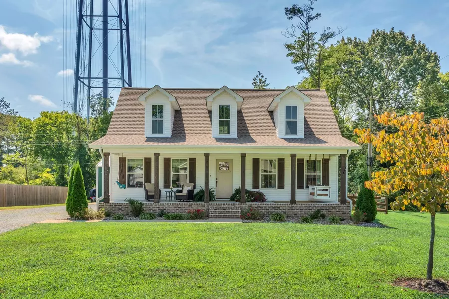 212 W South St, Greenbrier, TN 37073