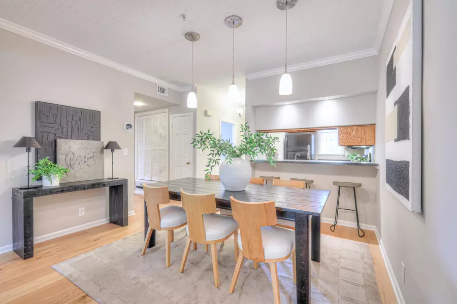 104 W End Pl, Nashville, TN 37205