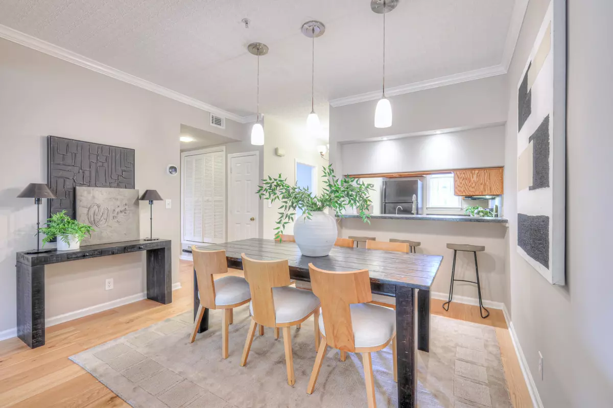 Nashville, TN 37205,104 W End Pl