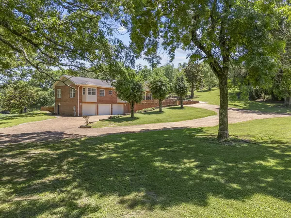Ooltewah, TN 37363,8802 Pine Ridge Road