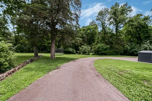Nashville, TN 37205,642 Brook Hollow Rd