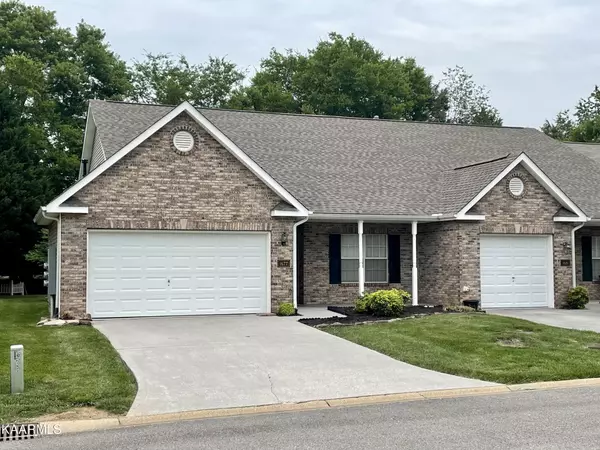 1677 Emerald Pointe Lane, Knoxville, TN 37918