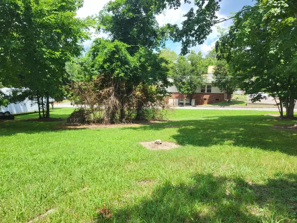 Camden, TN 38320,1 Maple Street